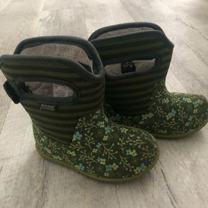 Toddler bog boots